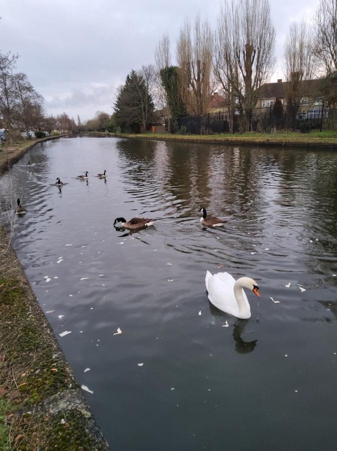 Air Conditioned Modern Double Bed Room With Private Attached Bathroom - Free Parking - Near London Heathrow Airport & Southall Broadway מראה חיצוני תמונה