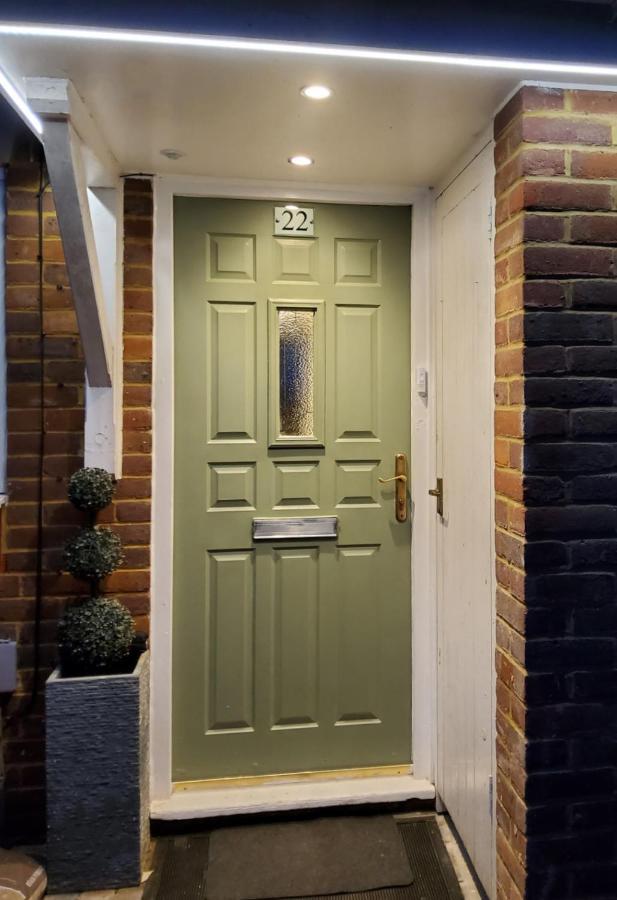 Air Conditioned Modern Double Bed Room With Private Attached Bathroom - Free Parking - Near London Heathrow Airport & Southall Broadway מראה חיצוני תמונה