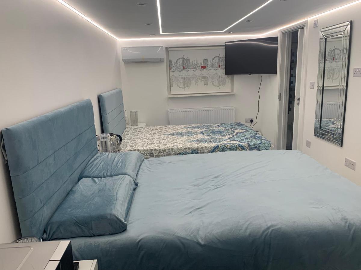 Air Conditioned Modern Double Bed Room With Private Attached Bathroom - Free Parking - Near London Heathrow Airport & Southall Broadway מראה חיצוני תמונה
