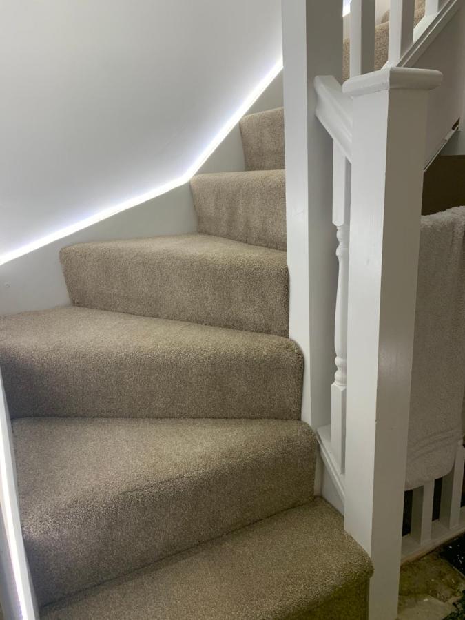 Air Conditioned Modern Double Bed Room With Private Attached Bathroom - Free Parking - Near London Heathrow Airport & Southall Broadway מראה חיצוני תמונה