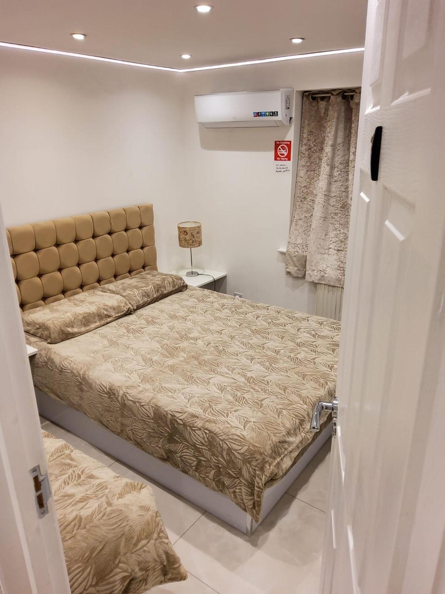 Air Conditioned Modern Double Bed Room With Private Attached Bathroom - Free Parking - Near London Heathrow Airport & Southall Broadway מראה חיצוני תמונה