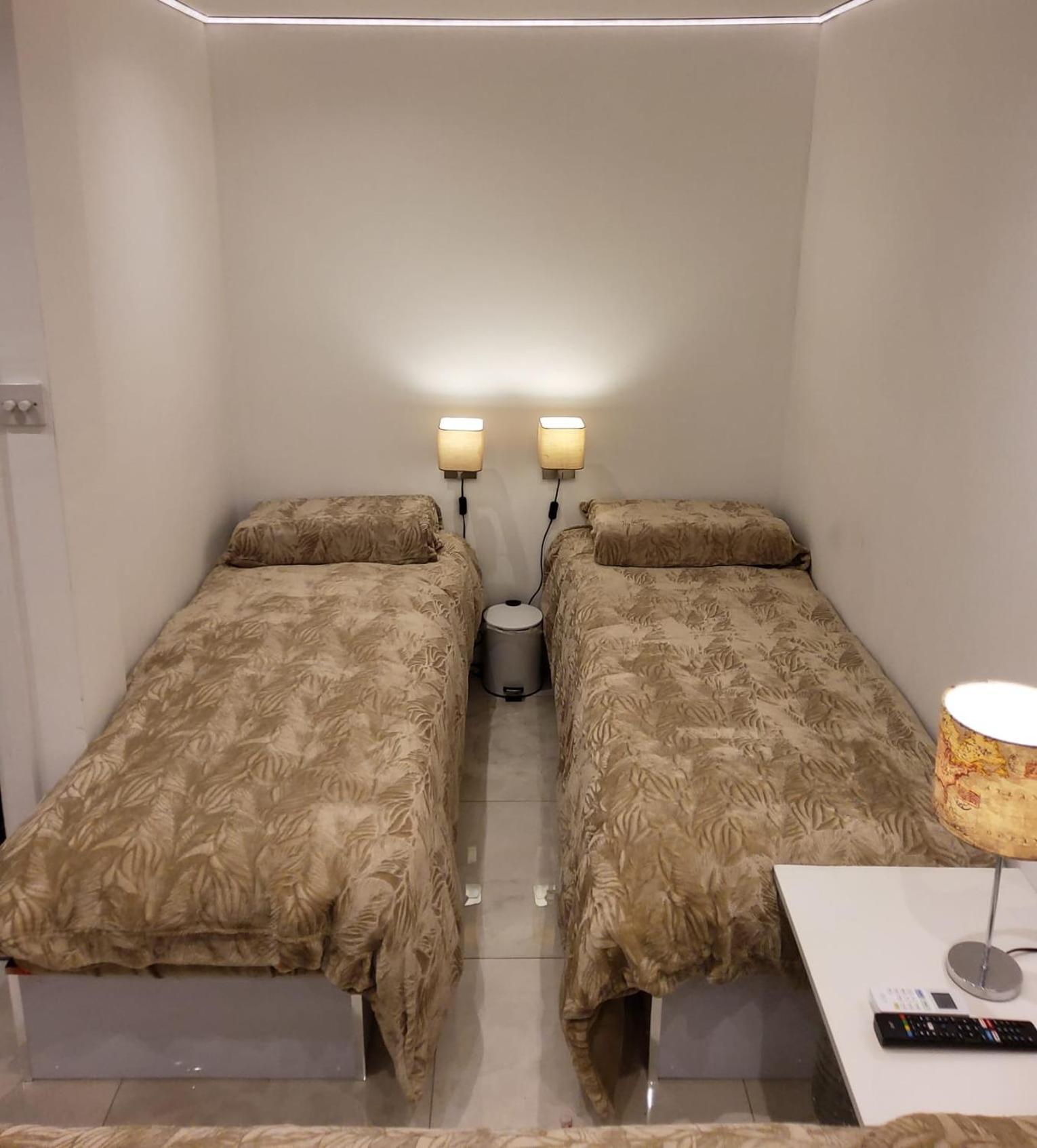 Air Conditioned Modern Double Bed Room With Private Attached Bathroom - Free Parking - Near London Heathrow Airport & Southall Broadway מראה חיצוני תמונה
