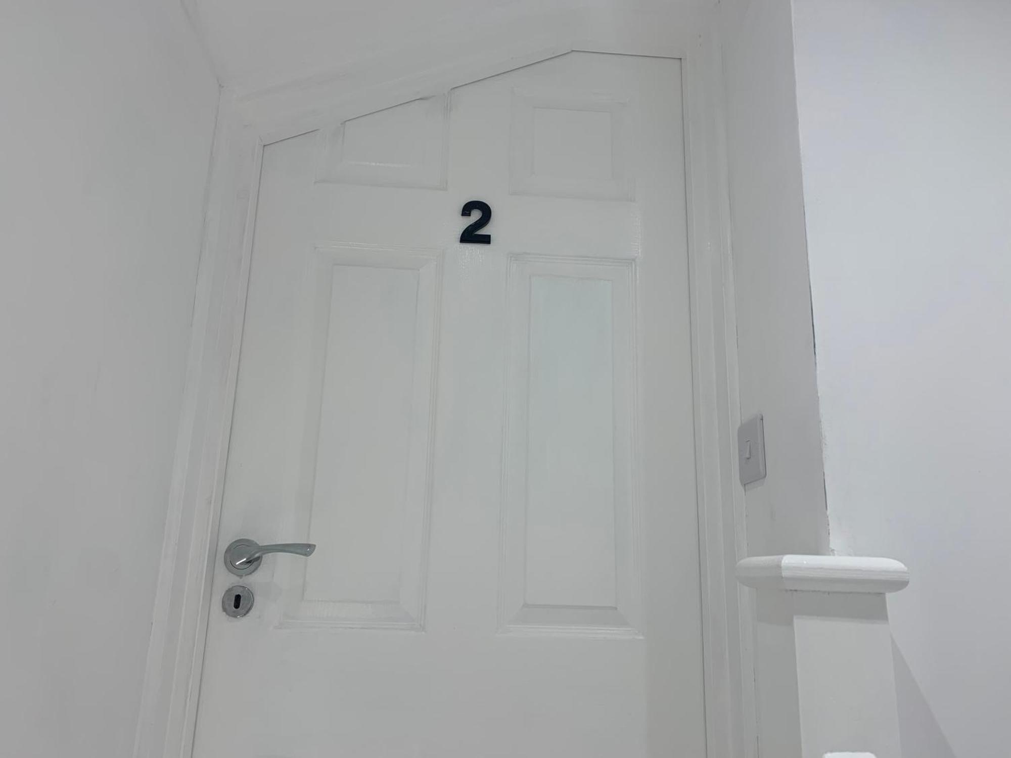 Air Conditioned Modern Double Bed Room With Private Attached Bathroom - Free Parking - Near London Heathrow Airport & Southall Broadway מראה חיצוני תמונה